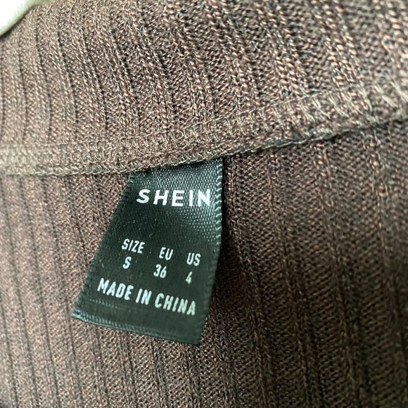 Ribbed Knit Lettuce Trim Top - Picture 4 of 12